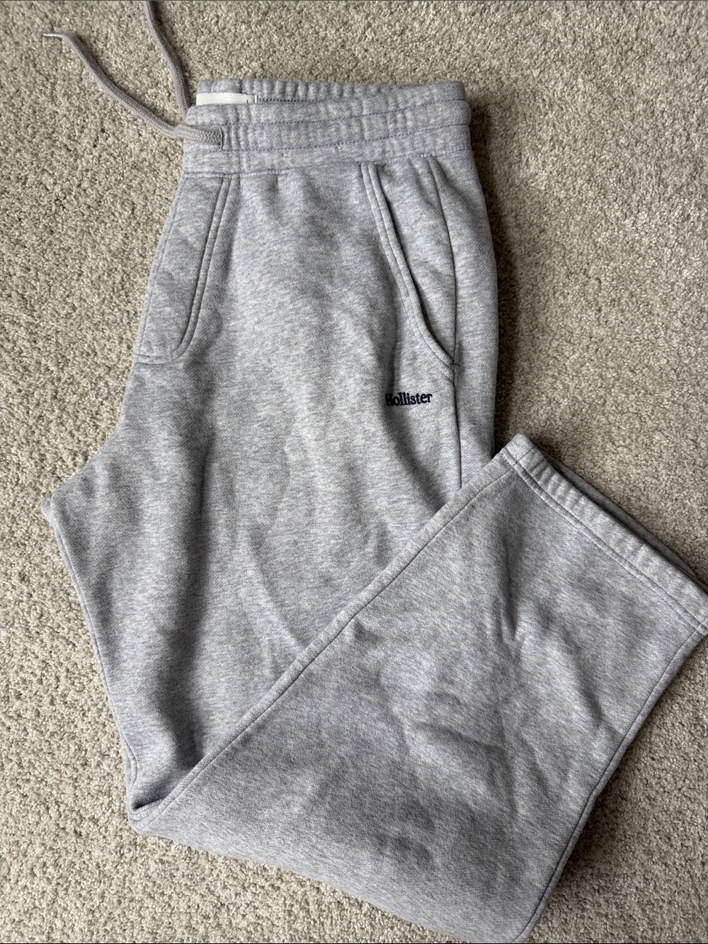 Hollister Men’s Light Gray Drawstring sweats (large)